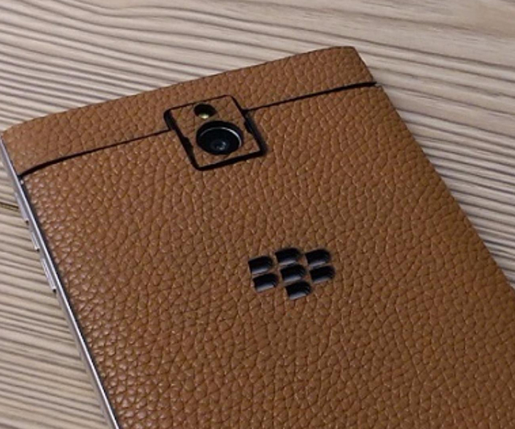 Miếng Dán Da Bò Cho BlackBerry Passport