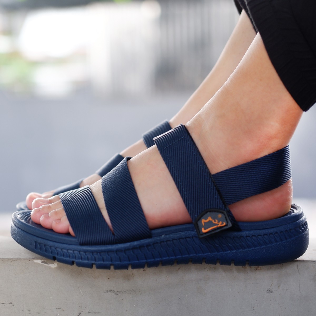 Giày sandal nam siêu nhẹ hiệu MOL thích hợp mang đi học MS2