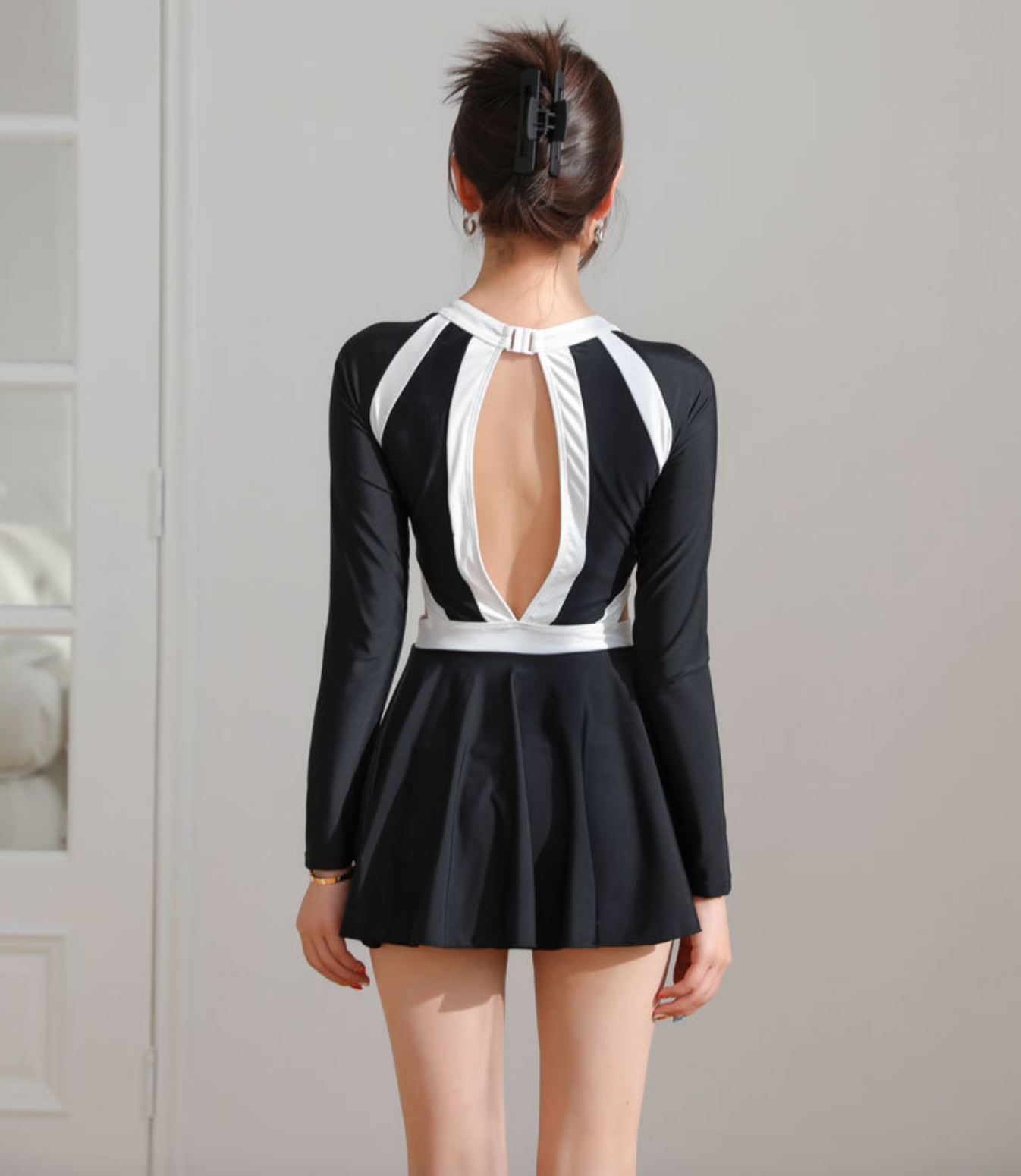 Bộ đồ bơi bikini nữ kín đáo 1 mảnh đi tắm biển giấu bụng váy liền áo dài tay - B.42