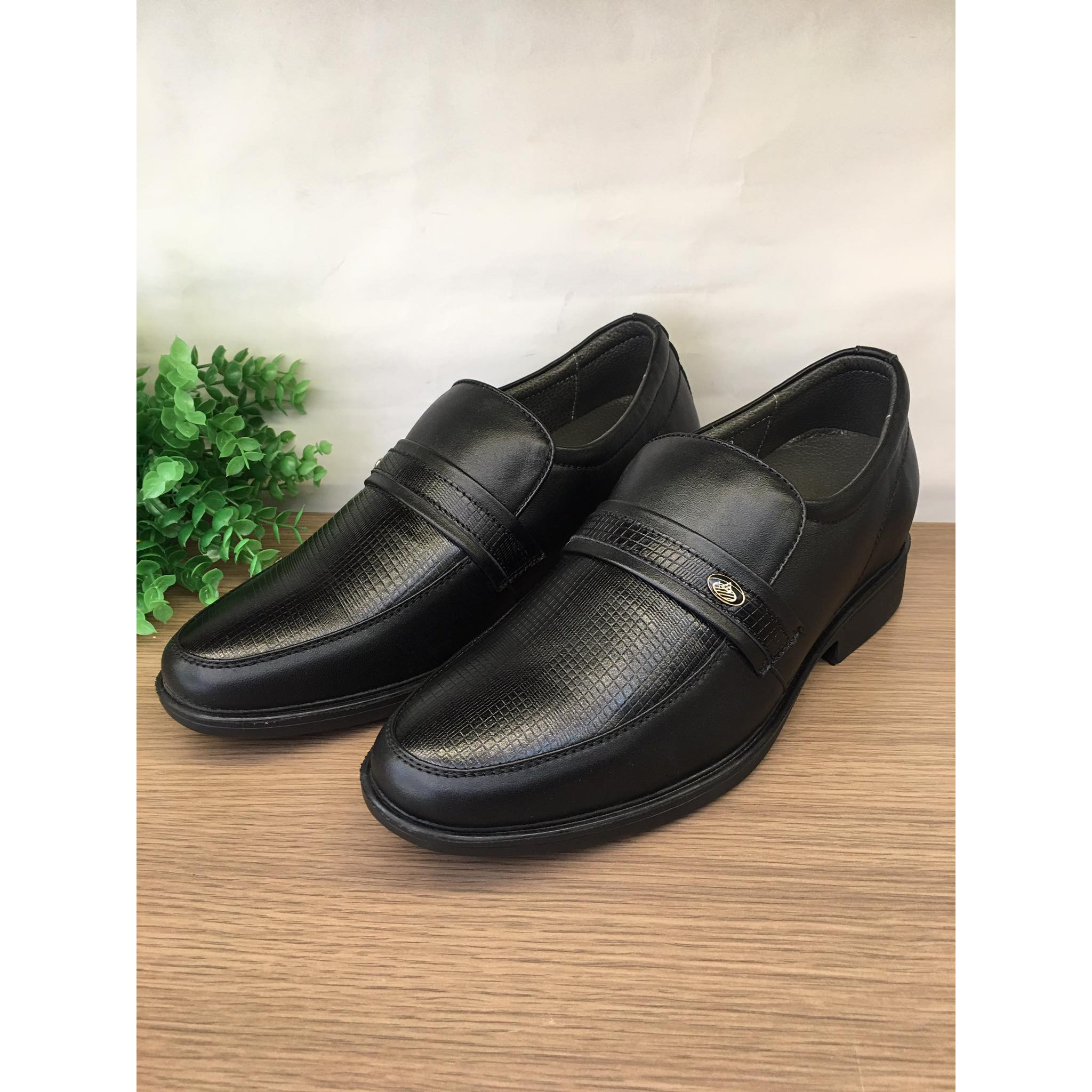 Giày tăng chiều cao da bò màu đen-TCC05