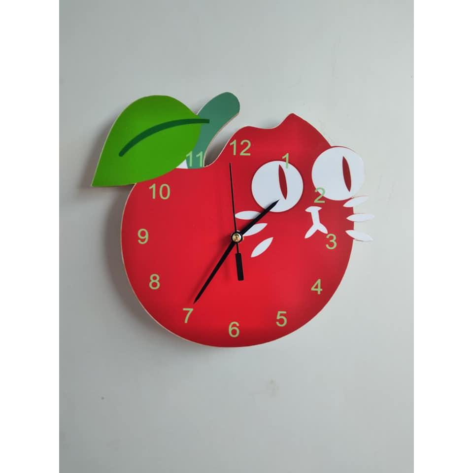Đồng hồ treo tường quả táo đỏ