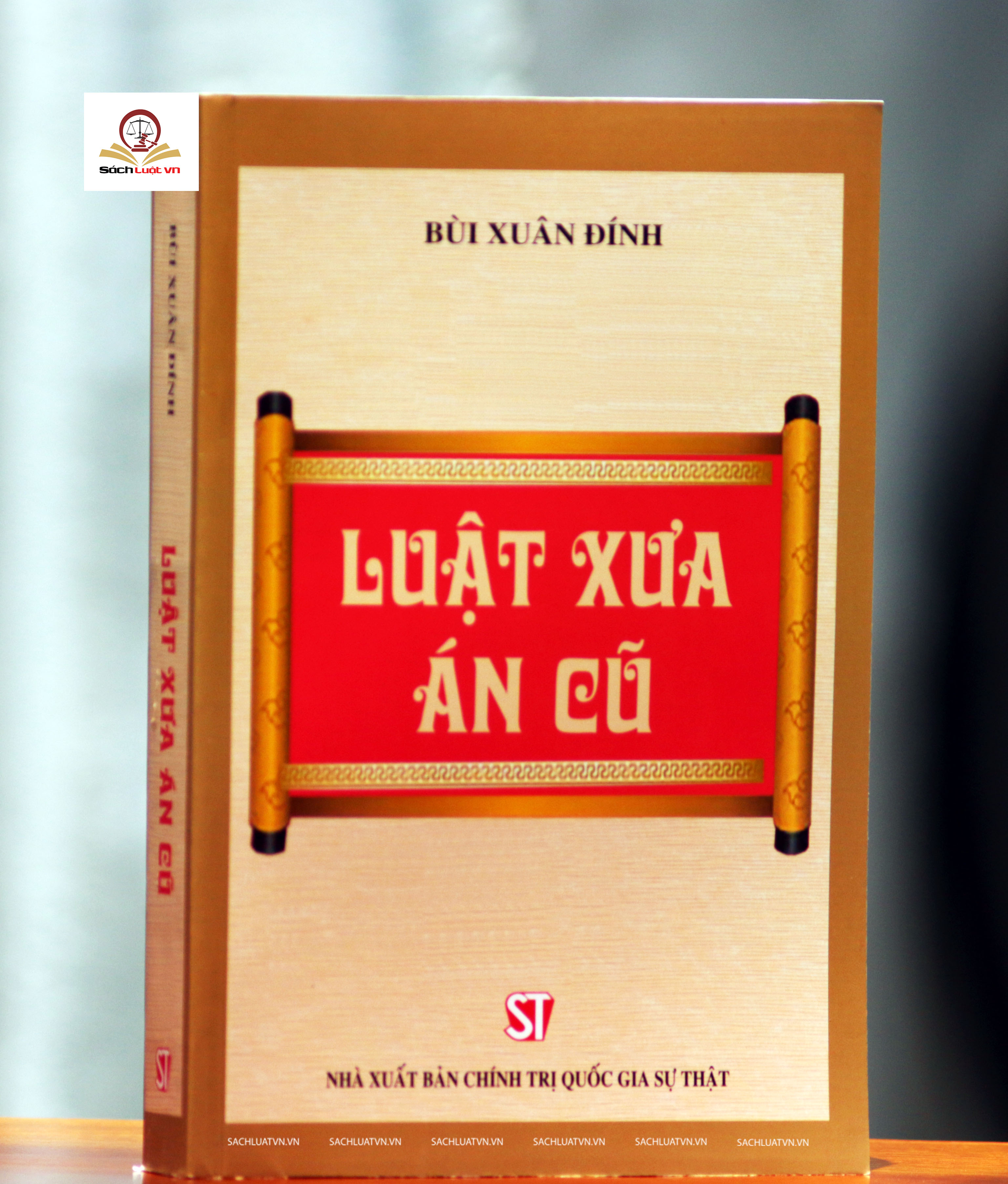 Luật Xưa Án Cũ