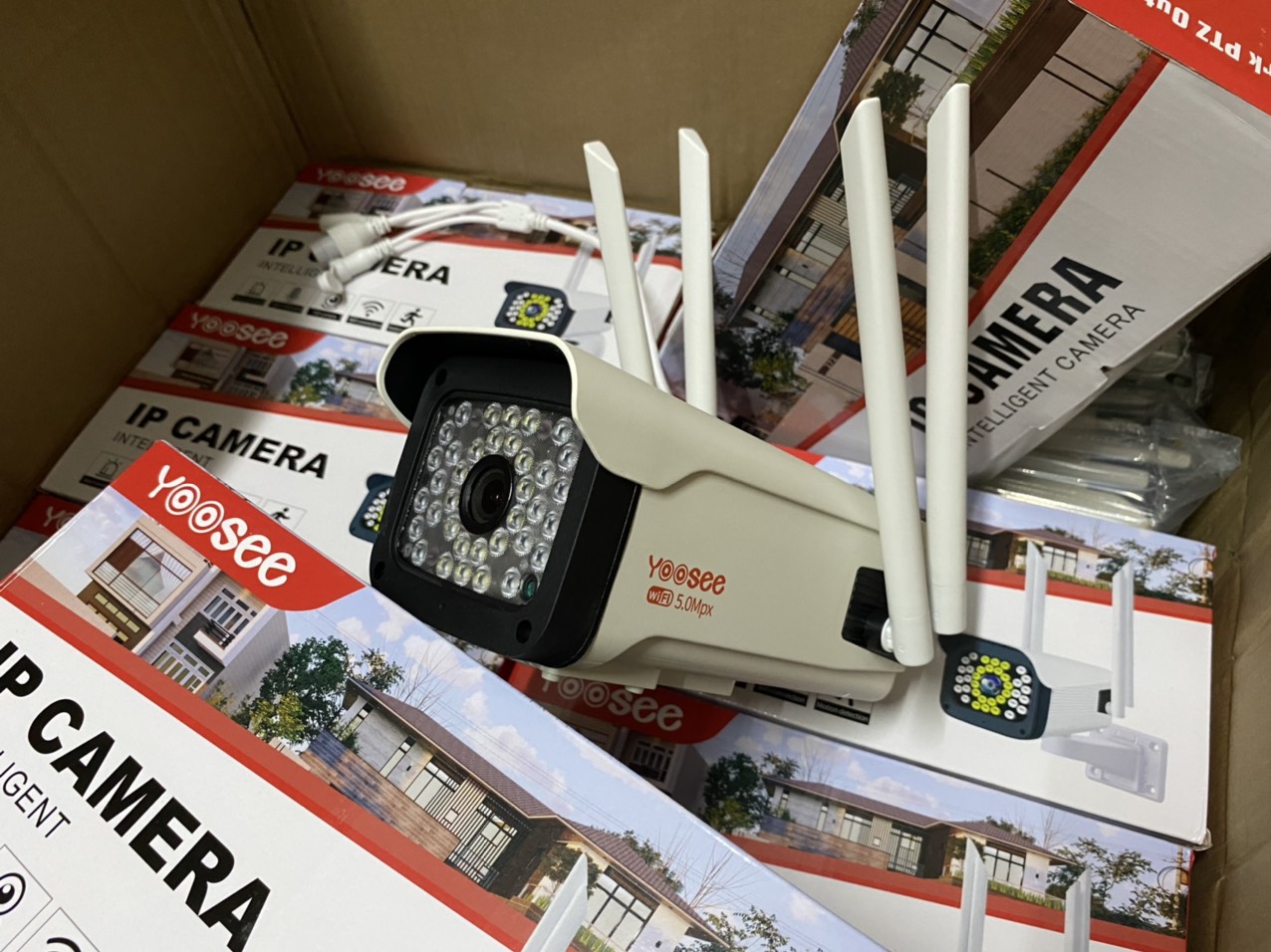 Camera Wifi Yoosee 5.0 Mpx Full HD, Ngoài Trời Cố Định 4 Râu 9 LED Xem Đêm Có Màu-Đàm Thoại 2 Chiều-Cảm Biến Báo Động Chống Trộm-Hàng Nhập Khẩu