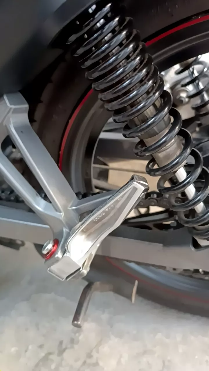 Gác chân ĐÚC Gcraft tặng kèm long đền kitaco đỏ và chốt gác chân INOX gắn xe máy Siêu Rẻ Đẹp