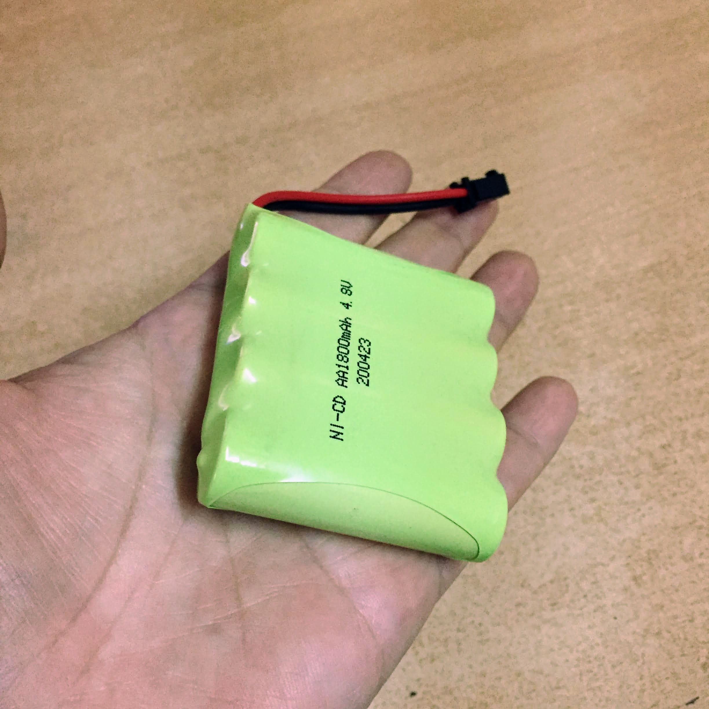 Pin sạc 4.8V dung lượng 1800mAh Jack SM càng cua đen