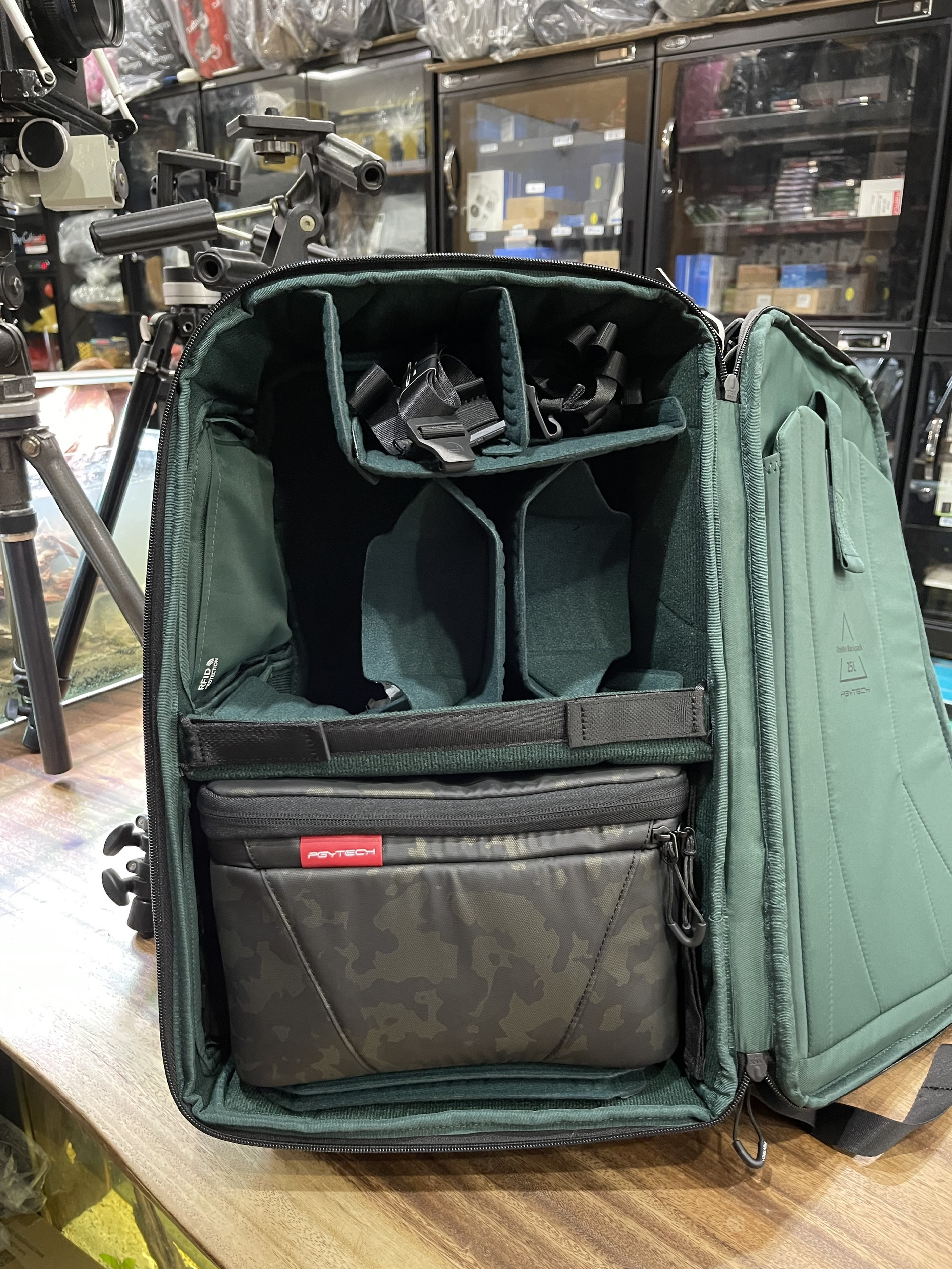 Balo máy ảnh PGYTECH OneMo Backpack 25L + Túi đeo chéo Shoulder (Olivine Camo) - Hàng chính hãng