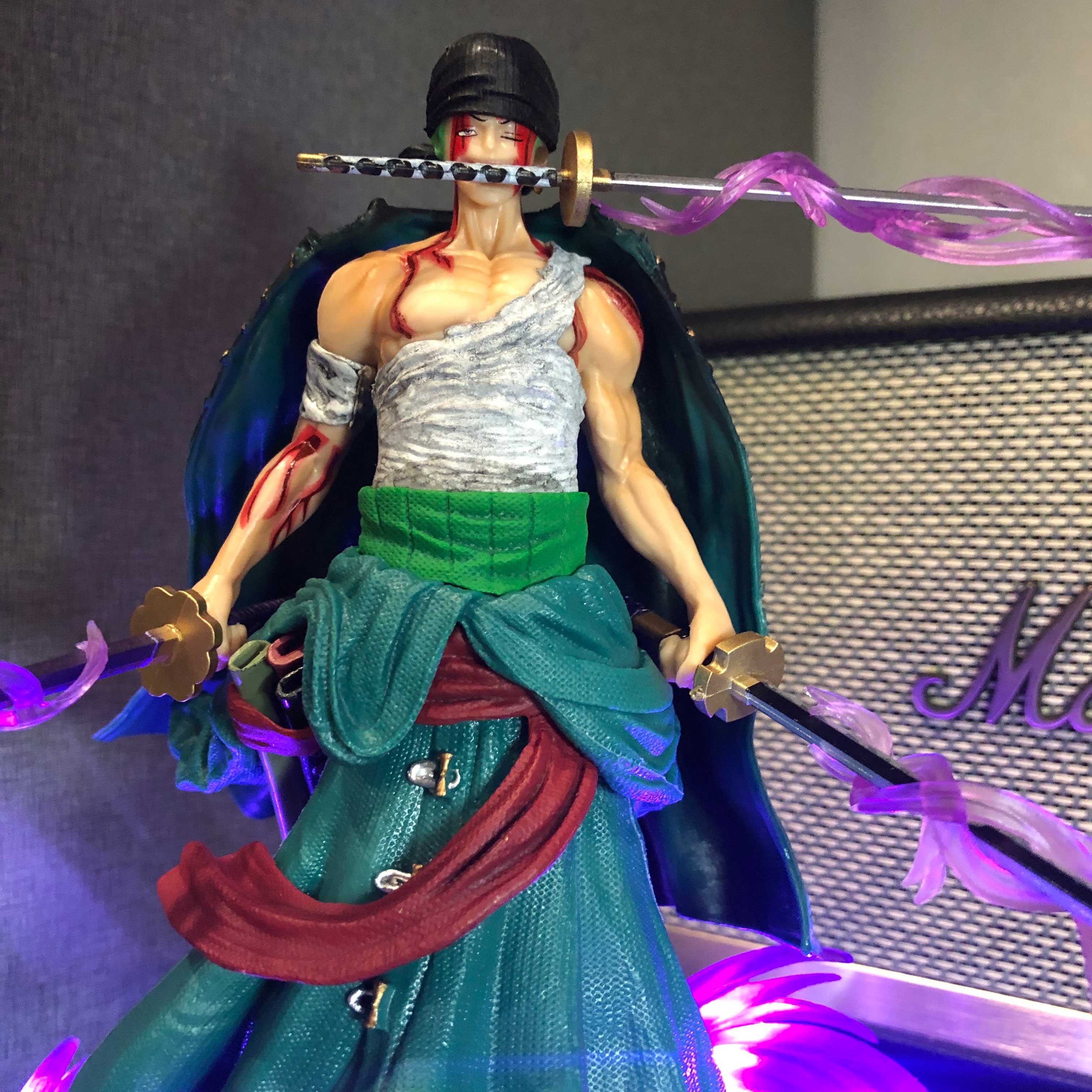 Mô hình Zoro đẫm máu 21 cm có LED - One Piece