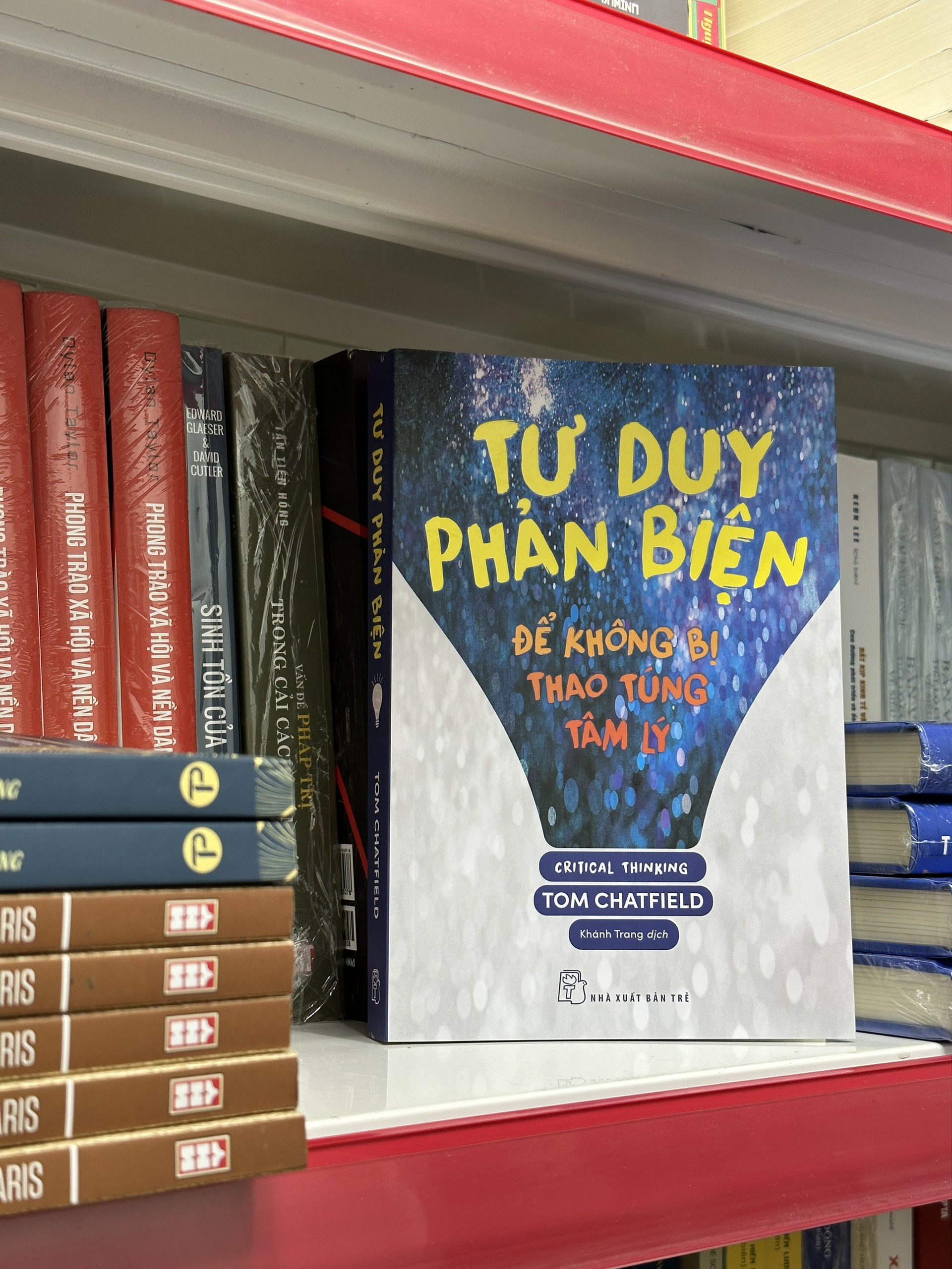TƯ DUY PHẢN BIỆN - ĐỂ KHÔNG BỊ THAO TÚNG TÂM LÝ - Tom Chatfield - Khánh Trang dịch -