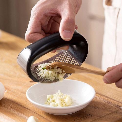 Dụng Cụ Nghiền Tỏi Ớt Cầm Tay Garlic Press Bằng Inox Không Gỉ Tiện Dụng