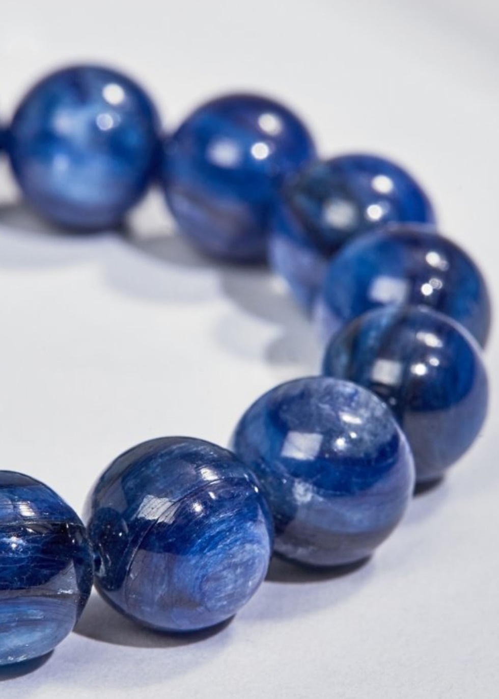 Lắc Tay Kyanite 12MM Kèm Giấy Kiểm Định