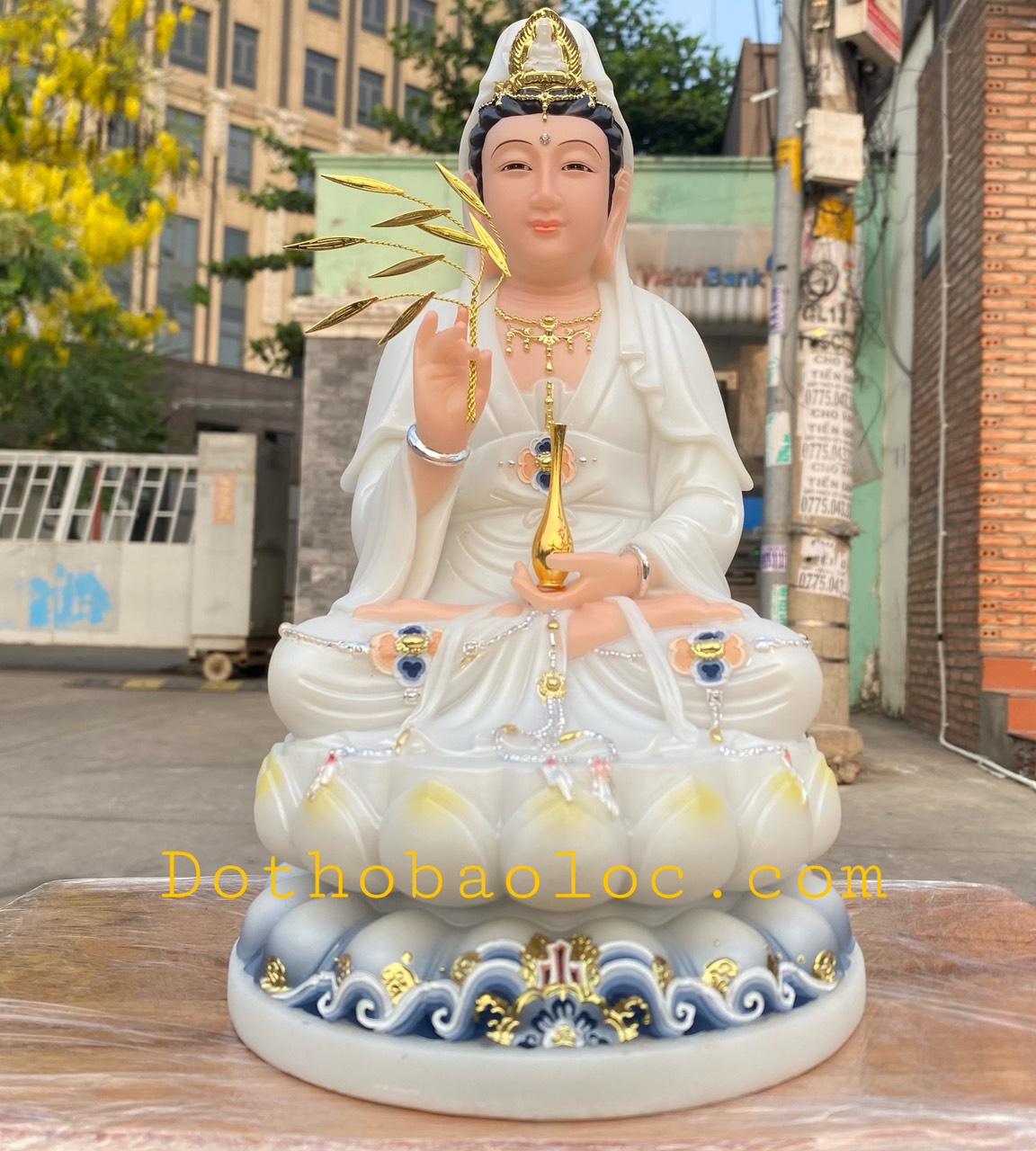 Tượng Quan Âm đá nhập khẩu cao cấp ngồi trên đài sen cao 29cm – Trắng