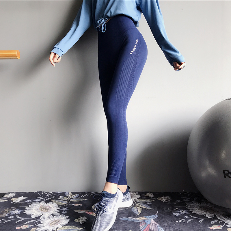 Quần legging nữ CLEACCO tập gym, quần yoga chất vải Dệt thoáng mát , co giãn 4 chiều