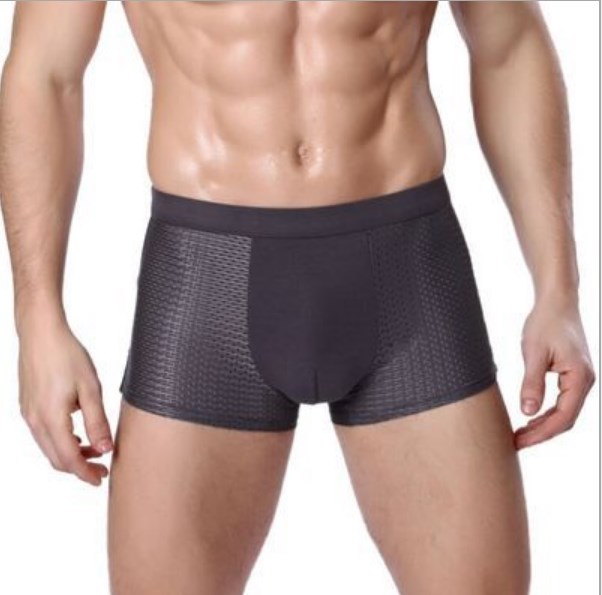 Hộp 4 quần lót boxer, sịp đùi thông hơi cao cấp dành cho nam cotton co dãn bốn chiều ôm sát cơ thể mang lại cảm giác mát mẻ thoải mái suốt cả ngày.