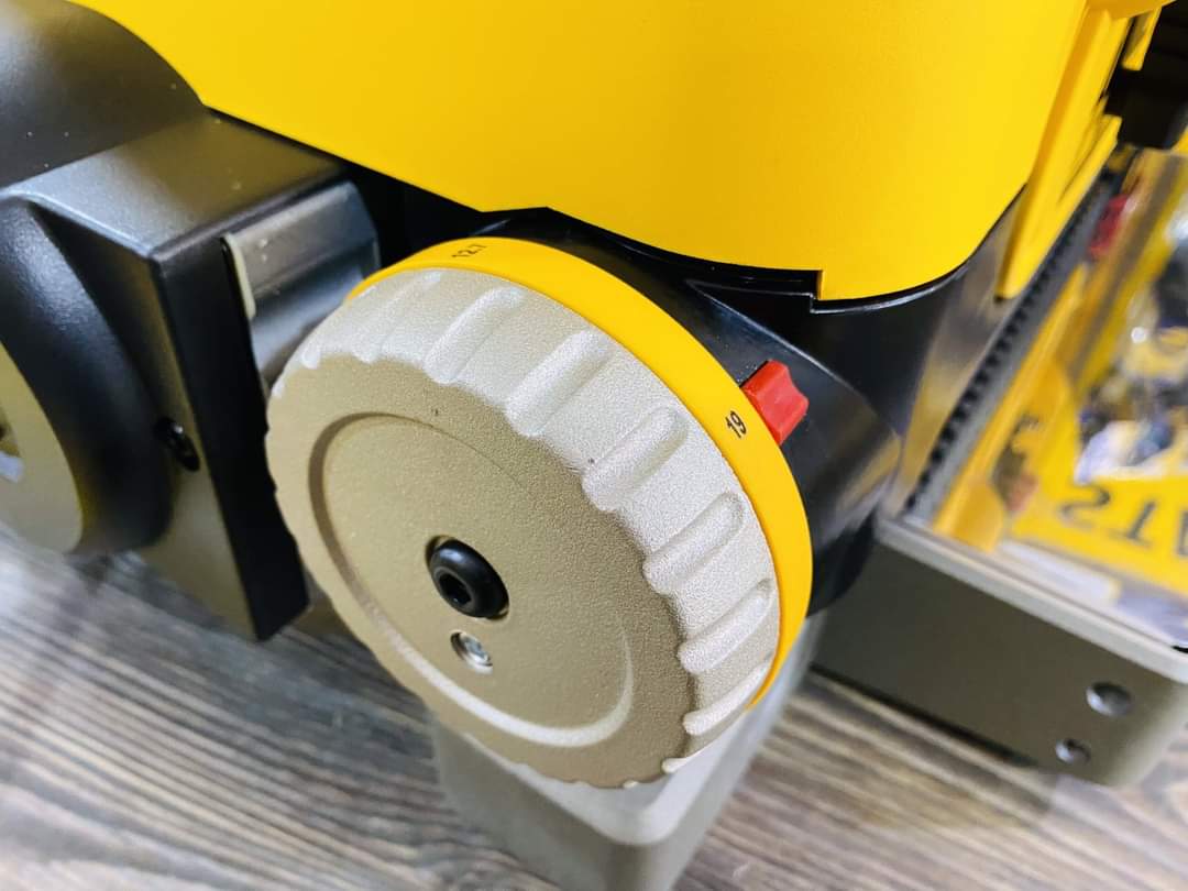 Máy bào cuốn  DEWALT DW735 - KR