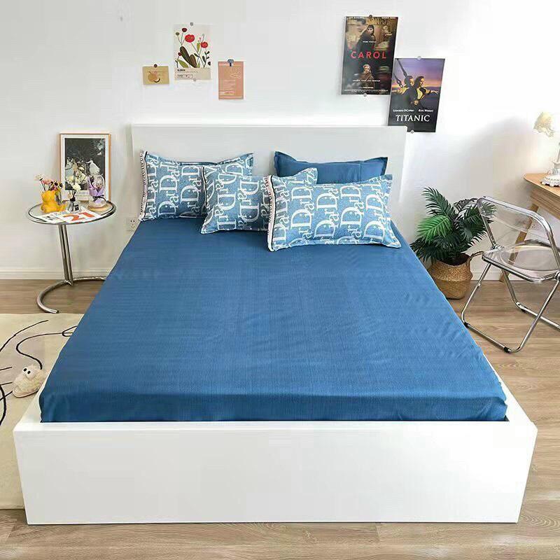 Bộ chăn ga gối Cotton poly M2T bedding gồm vỏ chăn mền, drap ga giường và 2 vỏ gối họa tiết chữ D xanh