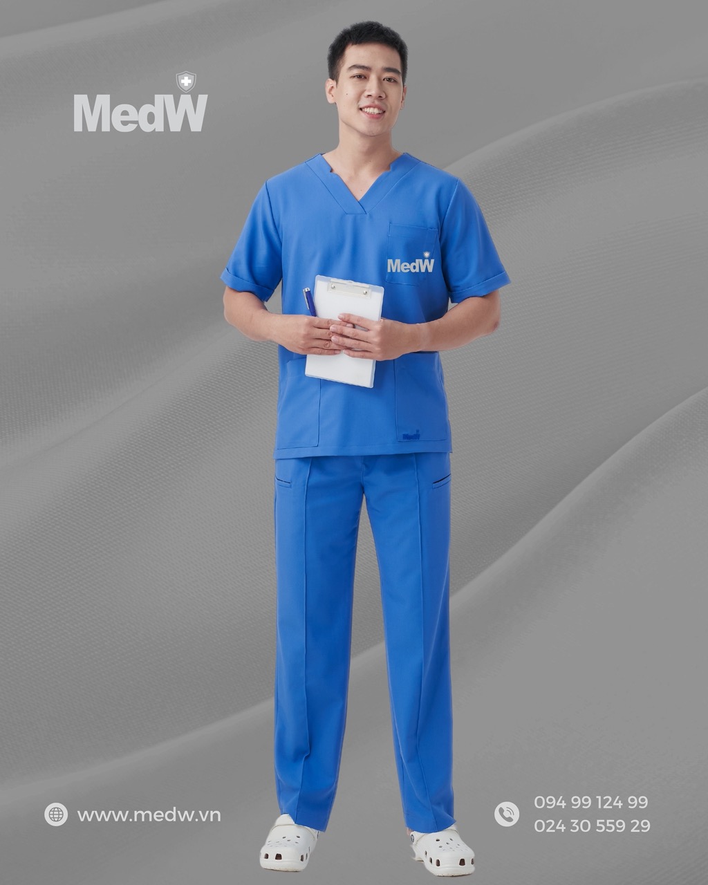 MedW Apollo Scrubs Y Tế Royal Blue (Nam) Xanh Hoàng Gia Bộ Trang Phục Y Tế Bộ Trang Phục Y Tế Bác Sĩ, Điều Dưỡng Thiết Kế Pháp Cách Tân, Vật Liệu Y Tế Cotton Nhật Nhập Khẩu Chuyên Biệt Không Bám Dính, Xếp Ly Giữ Dáng Suông Vận Động Tự Do