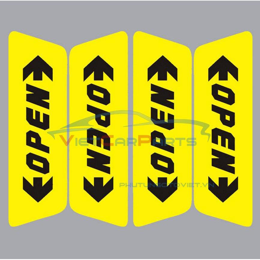 Decal phản quang dán cánh cửa ô tô chống va chạm