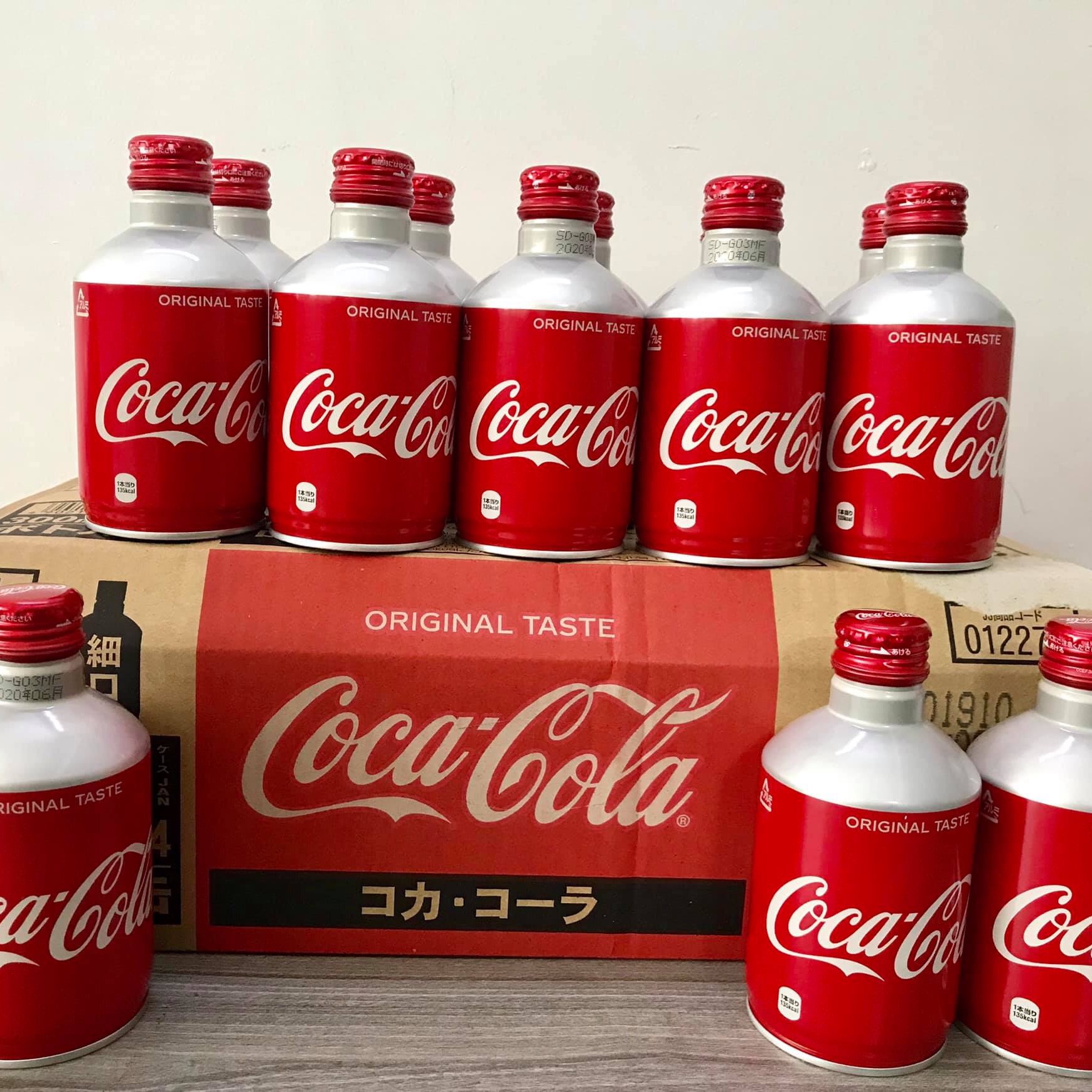 COCA COLA NHẬT NẮP VẶN CHAI 300ML (DATE: 2.2022)