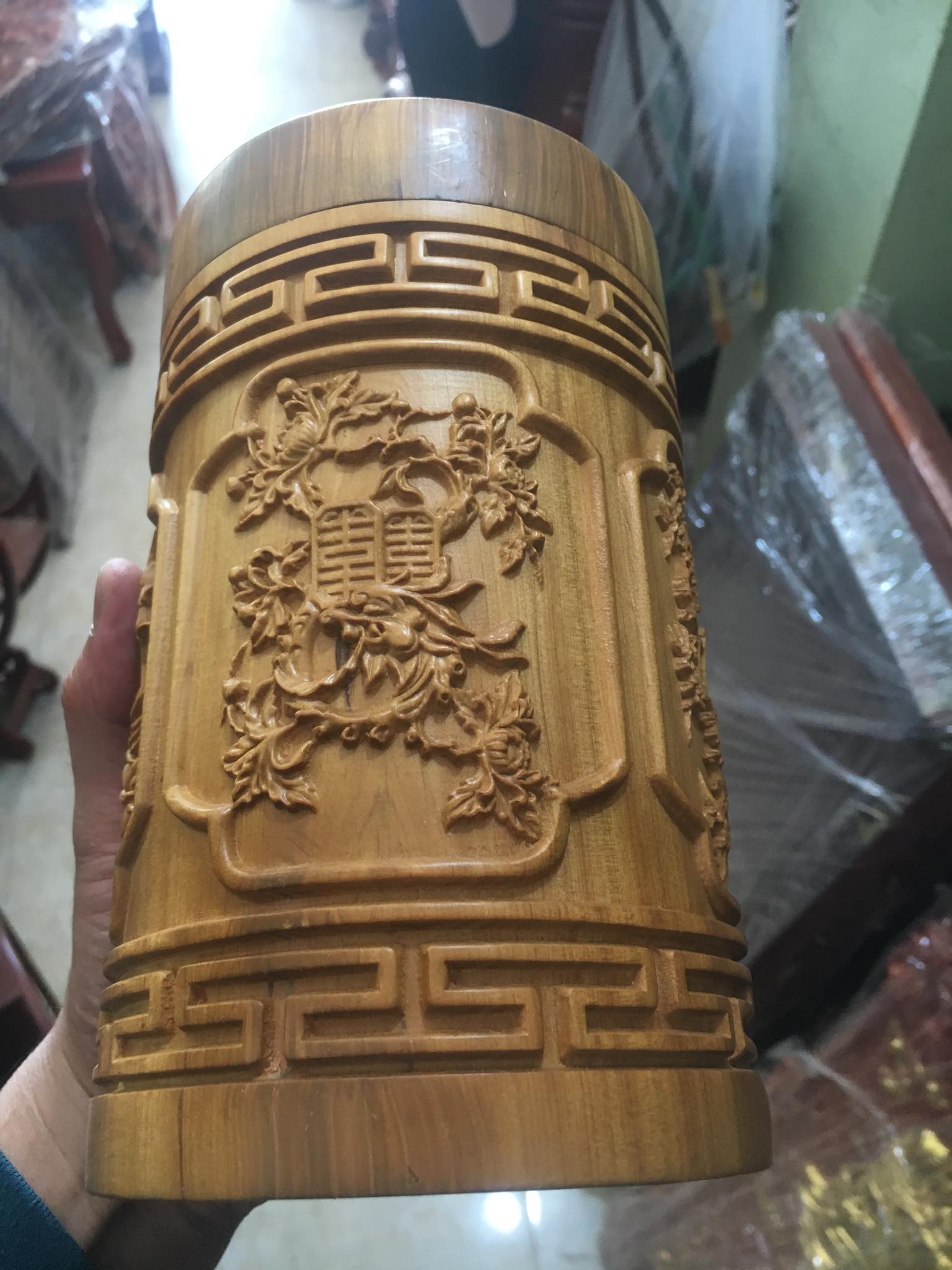 Hộp đựng chè trạm khắc Tứ quý tinh xảo gỗ Bách Xanh thơm ngát loại to cao 20cm