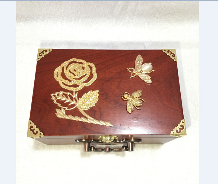 Hộp đựng con dấu - hộp trang sức gỗ hương gắn bông hoa vàng size 19cm có khóa chốt vàng