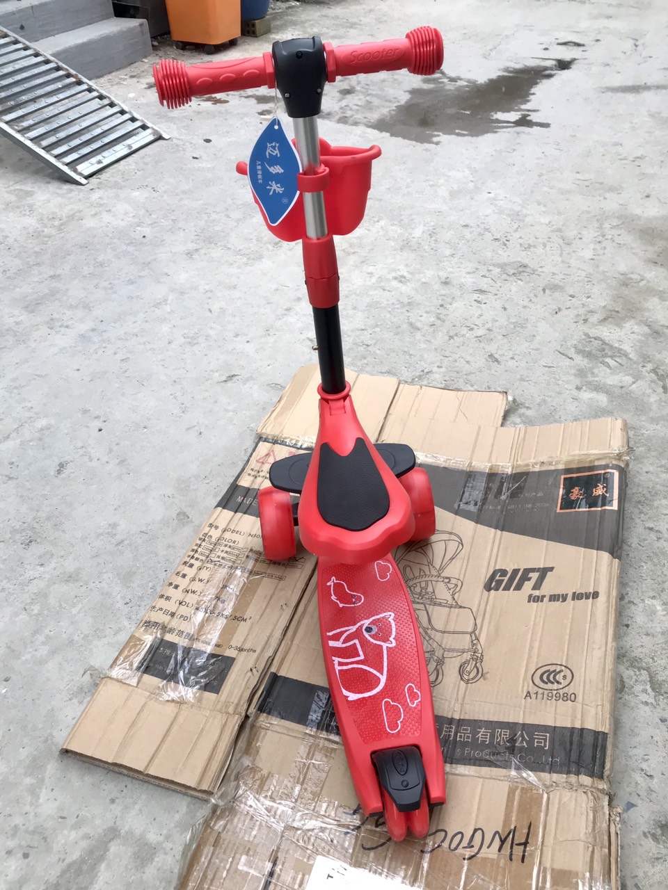 Xe scooter 3 bánh tự cân bằng, 3in1 có ghế gấp gọn, xe chòi chân thăng bằng có nhạc và Full ĐÈN LEZ từ ghế xuống bánh có tay cầm, giỏ đồ đi kèm
