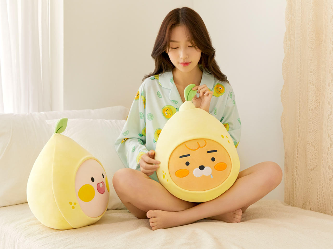 Gối Tròn Lemon Ryan Kakao Friends Chính Hãng