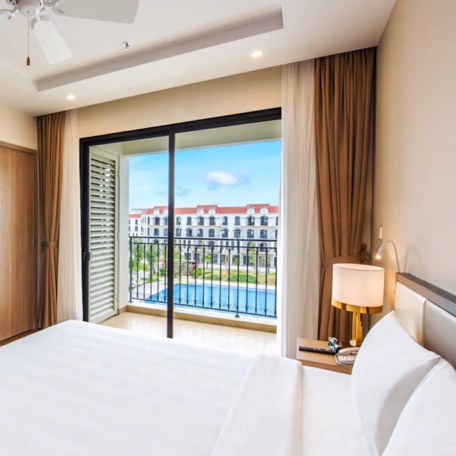 Vinpearl VinHolidays  Fiesta Hotel 4* Phú Quốc - Hồ Bơi Lớn, Nằm Trong Quần Thể Grand World, Thuận Tiện Xem Show Venice Miễn Phí