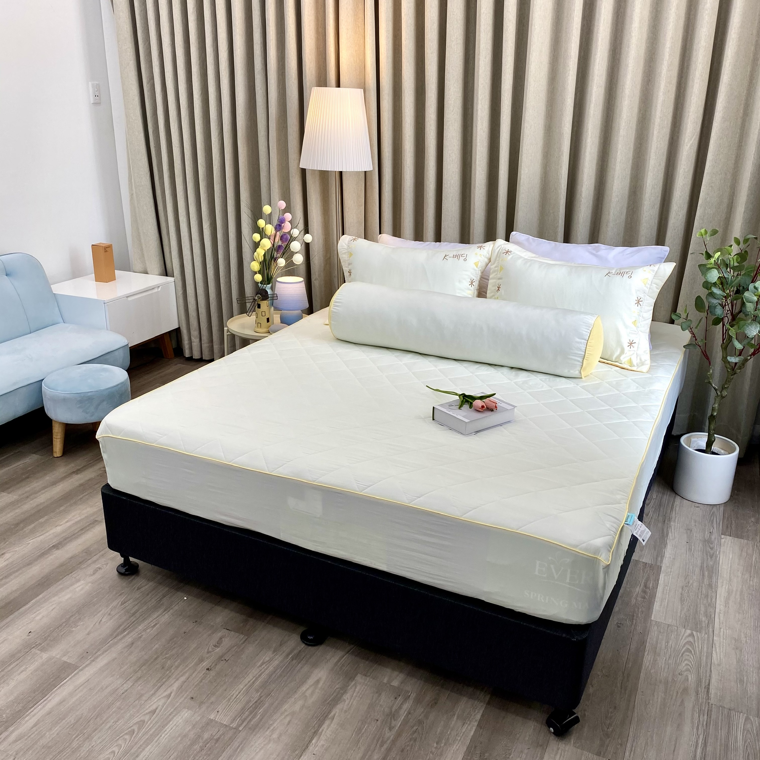 Bộ ga giường chần bông KBedding by Everon KMTS 102 Microtencel Vàng (4 món)