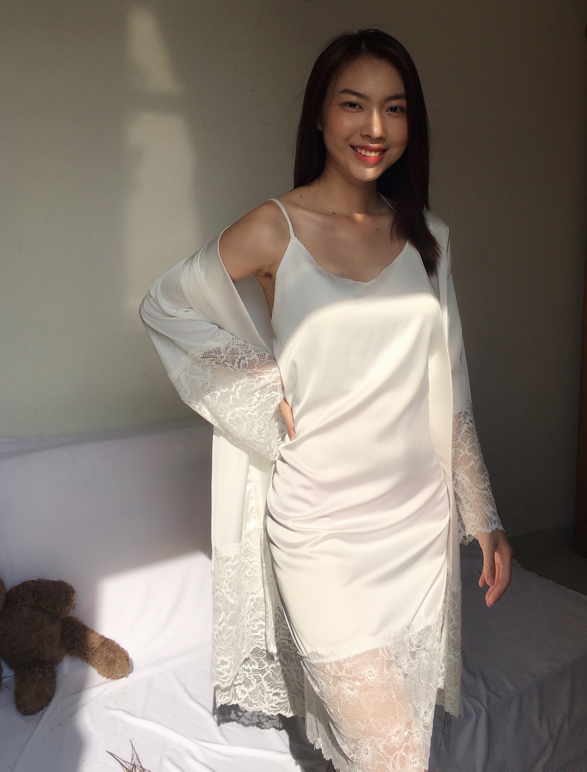 Set áo choàng kèm váy ngủ lụa mặc nhà sang trọng sexy-Màu trắng kèm kèm đai áo