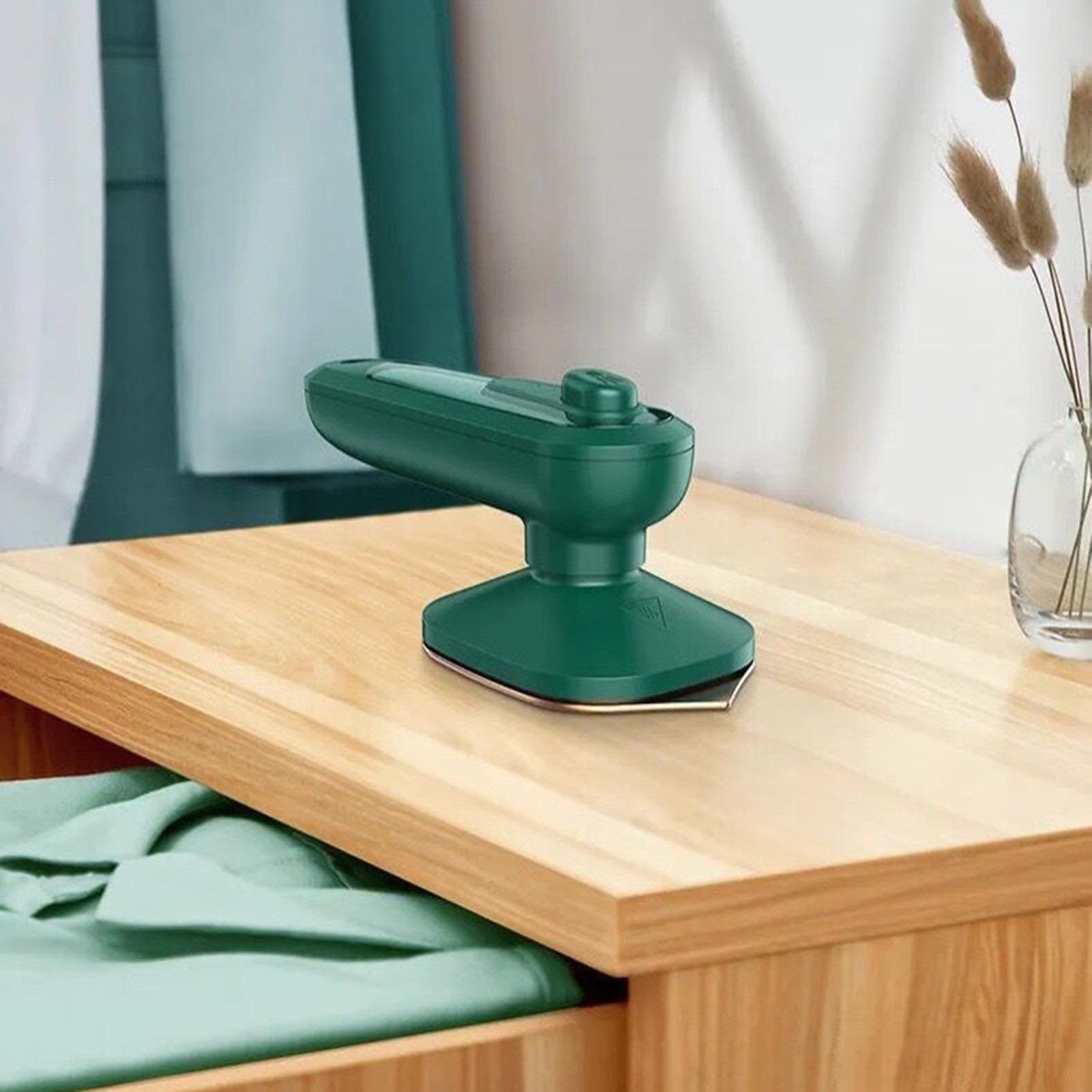 Bàn Ủi Hơi Nước Cầm Tay Mini Gọn Nhẹ Tiện Dụng Đi Du Lịch