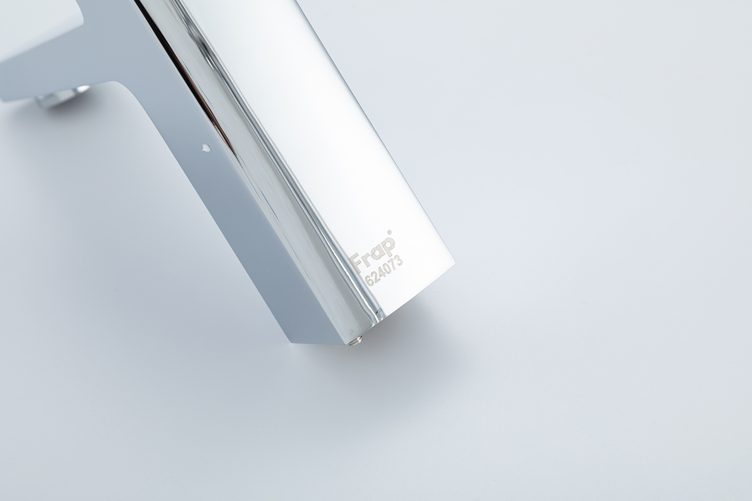 Vòi lavabo rửa mặt thấp cao cấp Frap F1090 - Hàng chính hãng