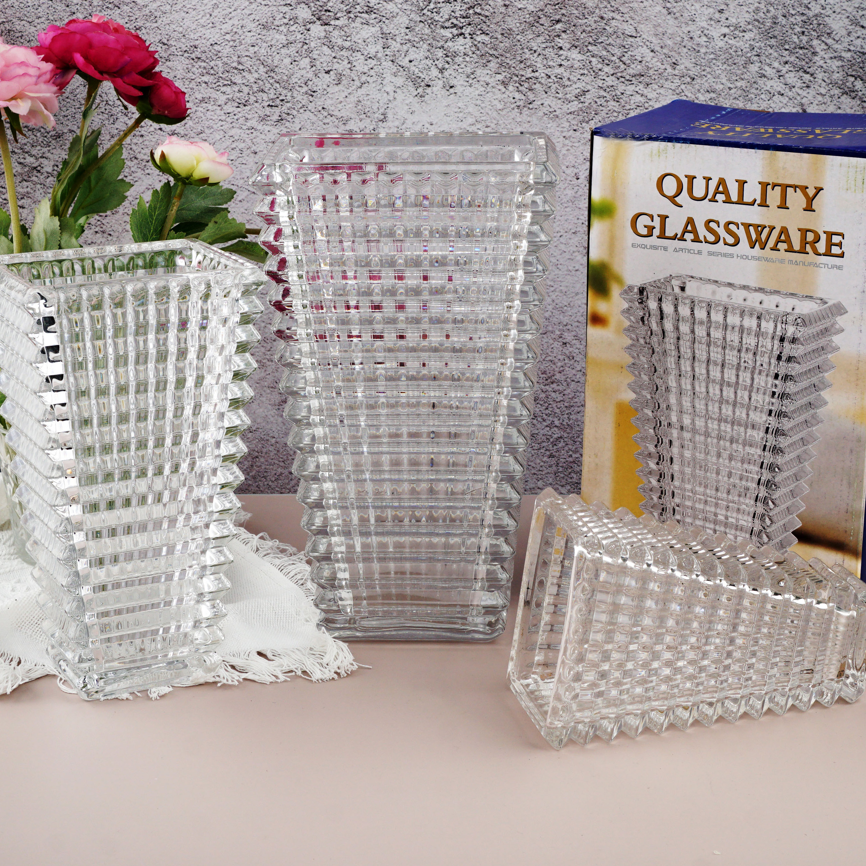 BÌNH HOA BH23T THỦY TINH MÀU TRẮNG HỌA TIẾT NỔI CAO 23CM
