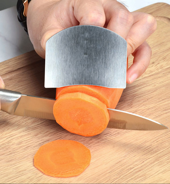 Miếng inox xỏ ngón bảo vệ ngón tay, chống đứt tay khi thái, cắt lát thực phẩm khi vào bếp