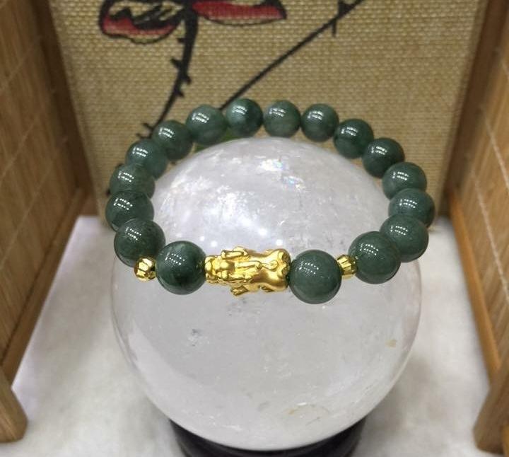 Vòng Tay Phong Thủy Ngọc Cẩm Thạch Jade 10 Ly Mix Charm Tỳ Hưu Bạc Mạ Vàng 24K