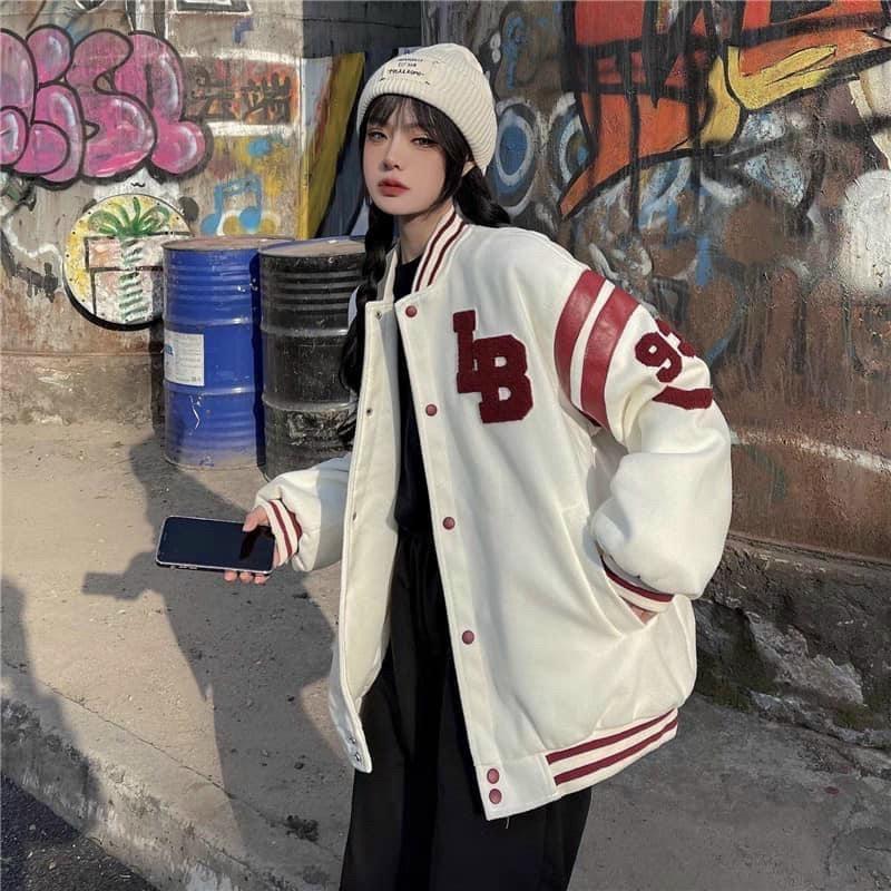 Áo khoác bomber nỉ bông nam nữ unisex gió jacket cúc bấm form rộng local brand ulzzang phong cách hàn quốc đep Chữ LB