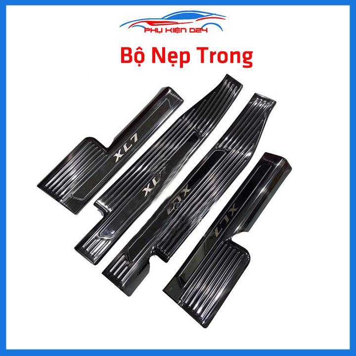 Bộ ốp bậc cửa trong ngoài nẹp bước chân Suzuki XL7 2020 vân Titan chống trầy trang trí xe