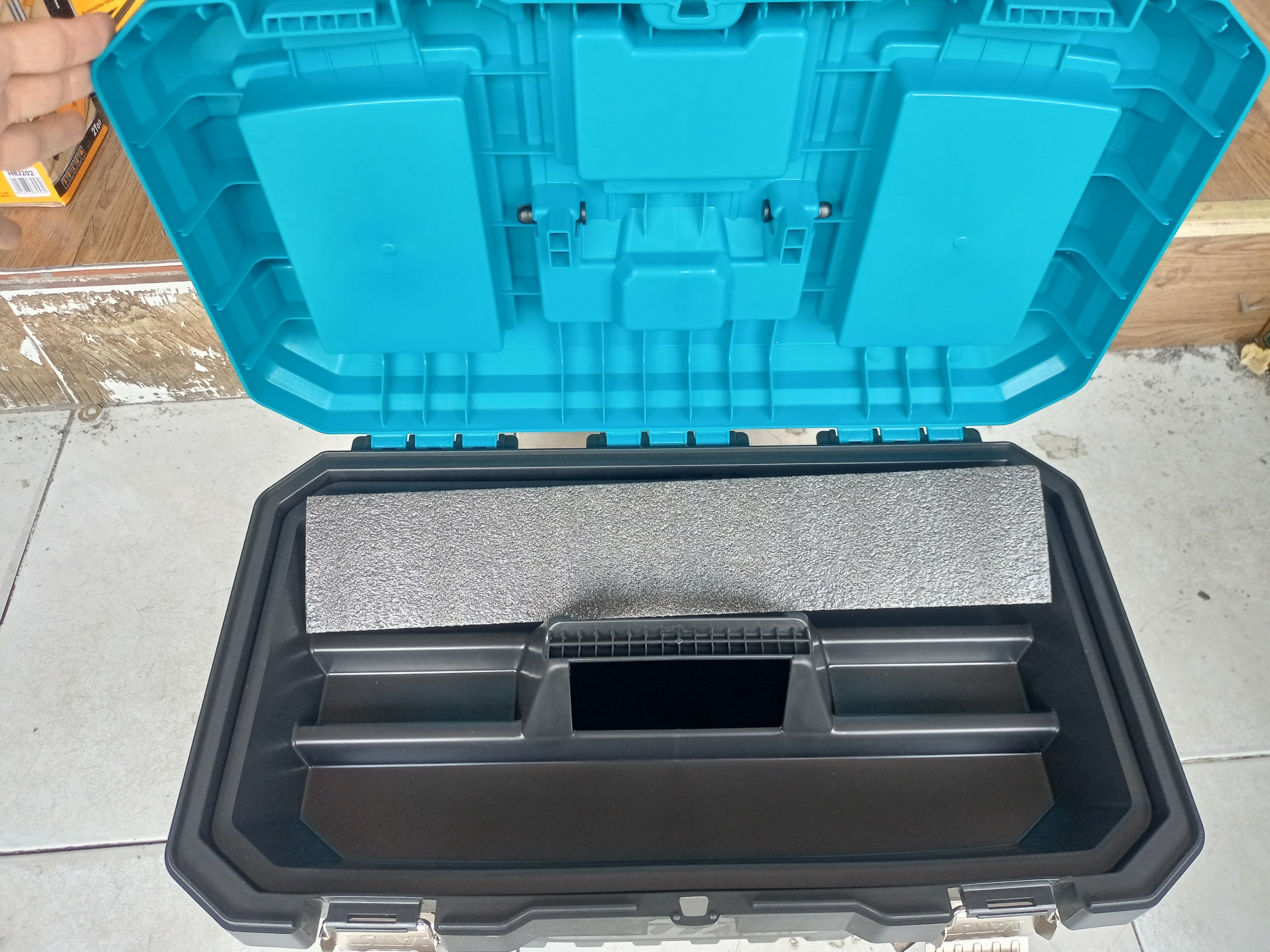 Hộp nhựa đựng công cụ 20 inch khóa kim loại Total TPBX0202