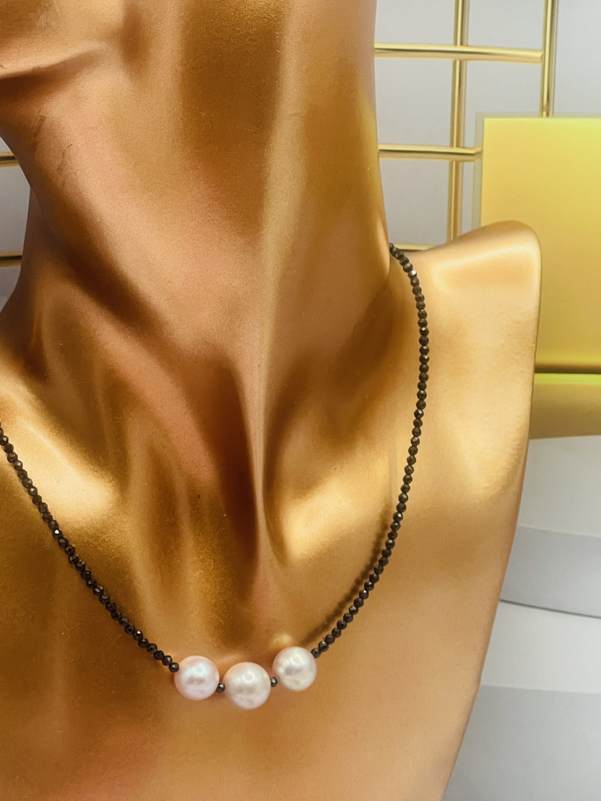Dây chuyền thiết kế Trai mặn Southsea và Đá Spinel đen