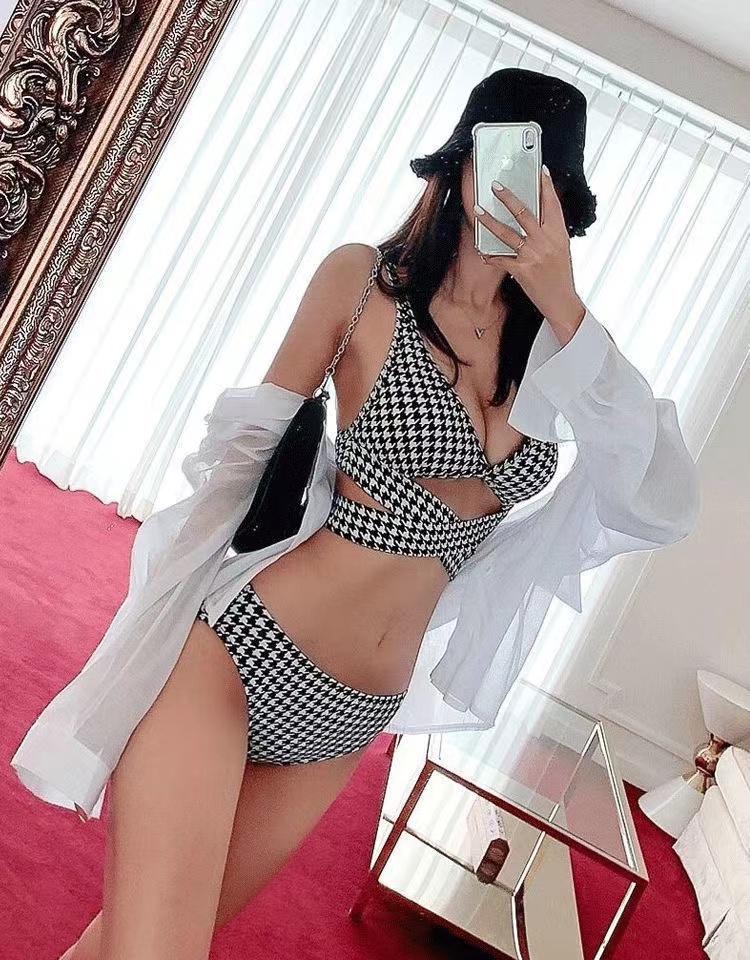 BIKINI 2 Mảnh Đi Biển Siêu Sexy Quyến Rũ Áo Sẵn Mút Lót Màu Sắc Model Không Kén Da Cho Bạn Nữ Hàng_Đủ Size S-M-L