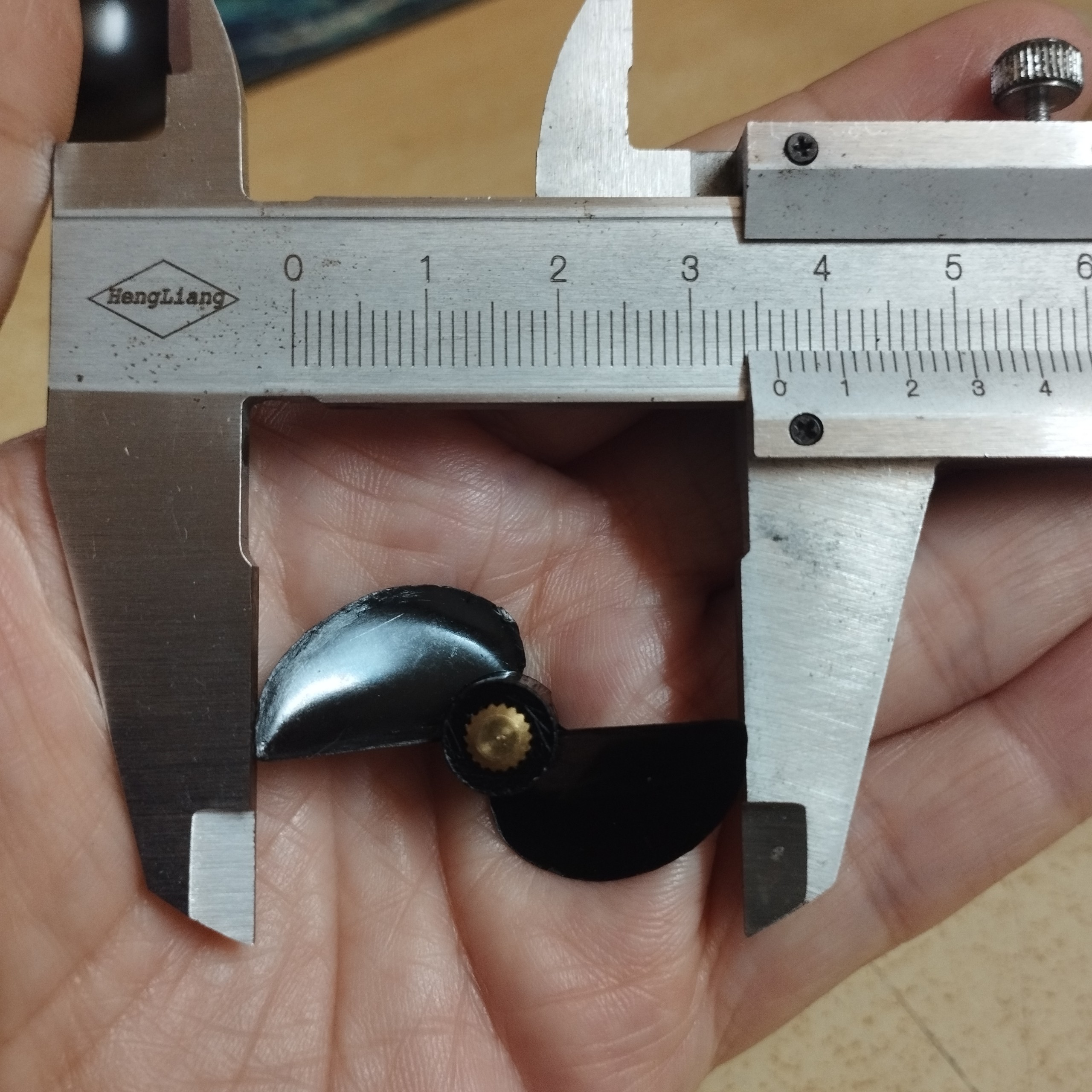 Chân vịt có ren xoắn kích thước 3x36mm, bán theo cặp thuận nghịch
