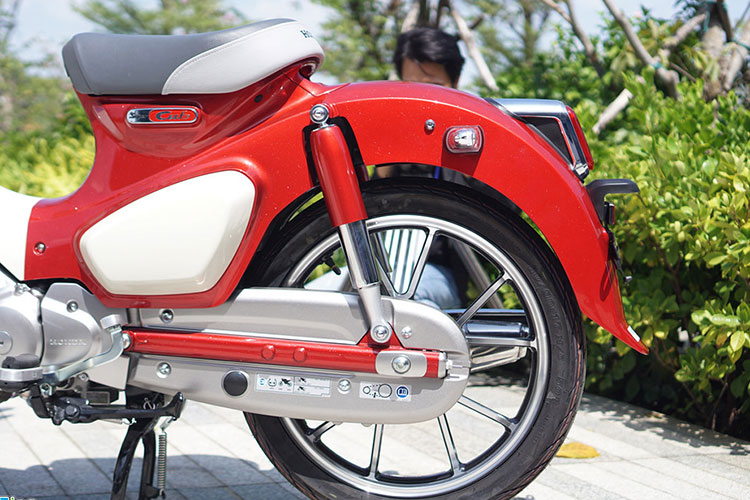 Xe máy Honda Super Cub C125 - Đỏ trắng