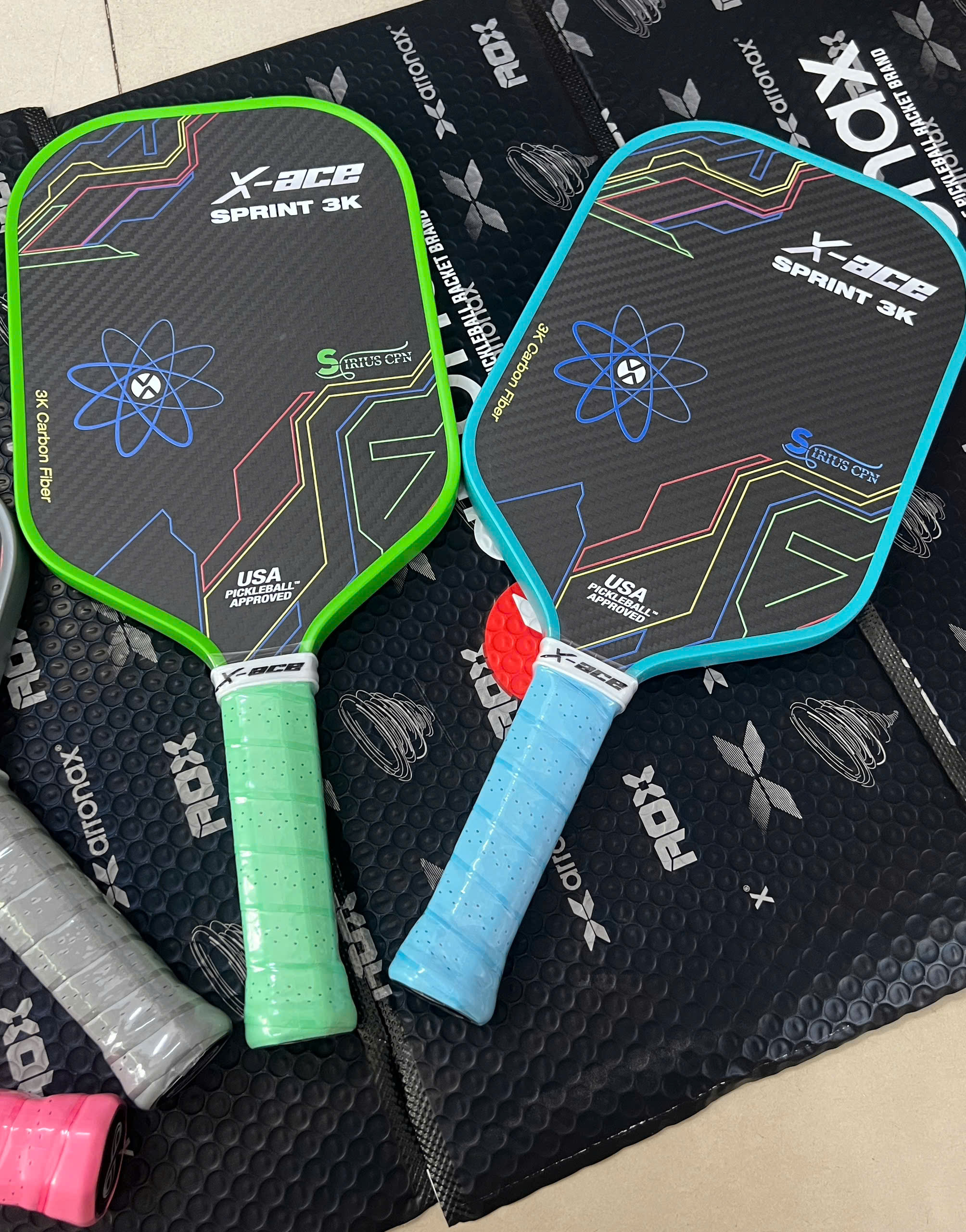 Vợt Pickleball X-Ace Sprint 3K carbon tặng kèm bóng và cuốn cán, trọng lượng 230g, bề mặt nhám bám bóng tối ưu