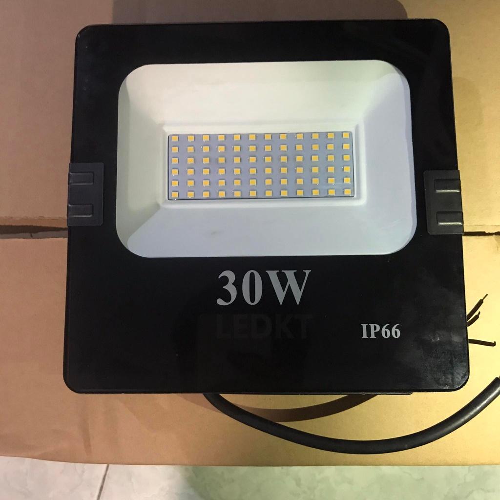 Đèn pha led 30W RGB đổi 7 màu tự động,đúc nguyên khối chống va đập, chống nước IP65, có remote