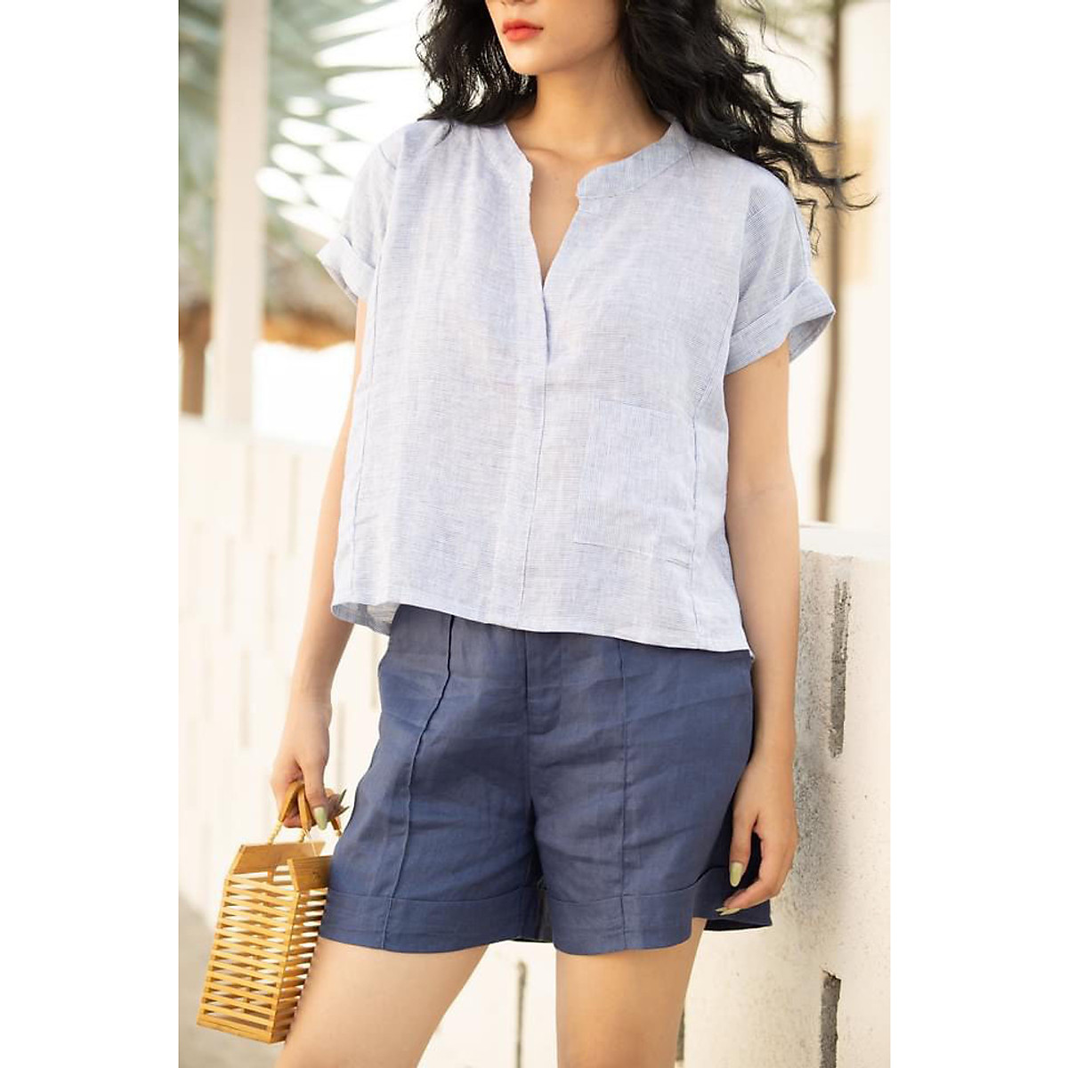 Set bộ Linen dáng lửng áo cổ tàu xẻ V trẻ trung - Áo xanh dương + Quần xanh than đậm