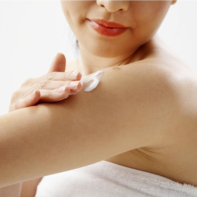 Lotion Dưỡng Thể Ban Đêm Hatomugi The Body Lotion (Không Mùi Hương) 250G