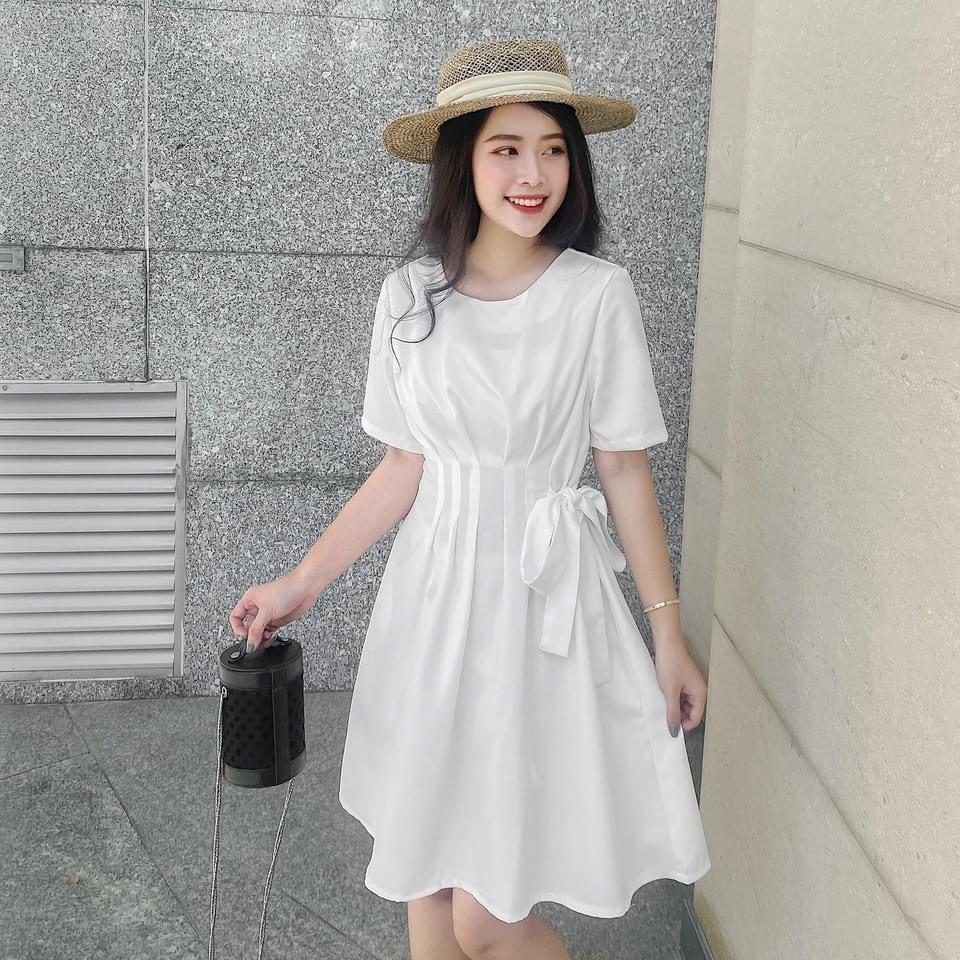 ĐẦM TRẮNG ĐEN XẾP LY EO CÓ DÂY CỘT CỔ TRÒN TAY LỠ DÁNG XÒE