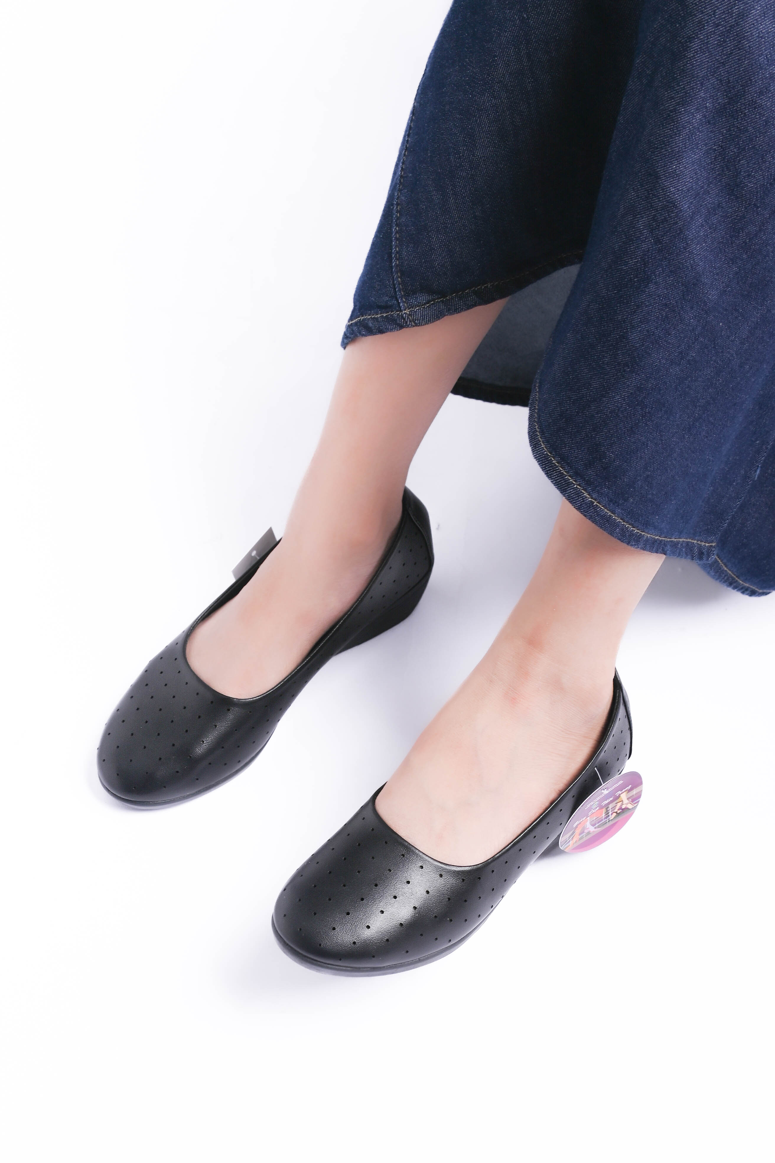 Giày bít Bitis nữ (35-39)