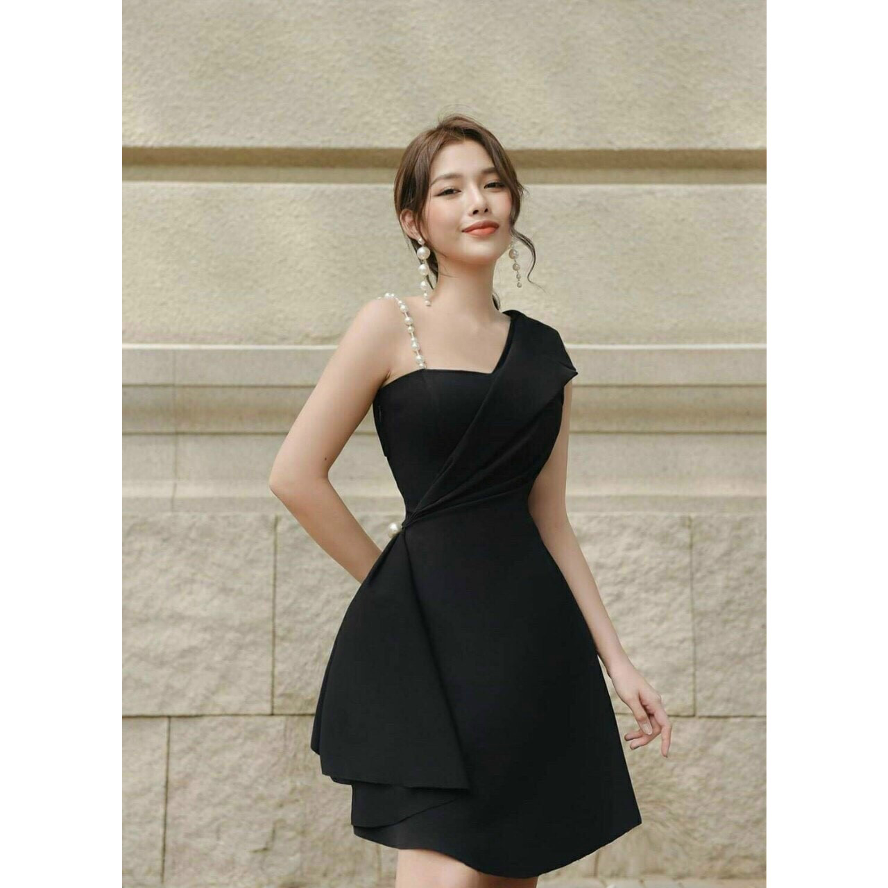 Đầm lệch vai dây cườm phong cách nữ tính