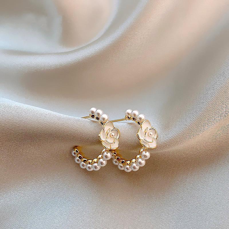 Khuyên tai bông tai nữ hoa trắng đính hạt trai đẹp Ring House