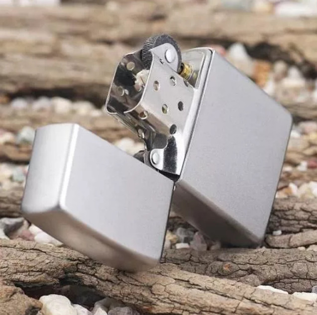 Bật lửa hộp Quẹt inox trơn sáng